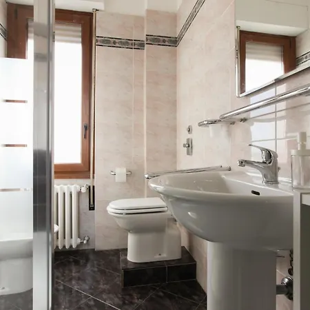 Appartement New Fashion District, 3 Bdrs - 30 Minutes From Linate With New Subway Milaan