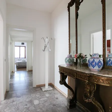 Appartement New Fashion District, 3 Bdrs - 30 Minutes From Linate With New Subway Milaan